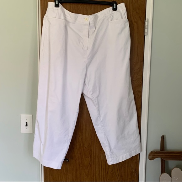 Size 22w white capri - Picture 2 of 4